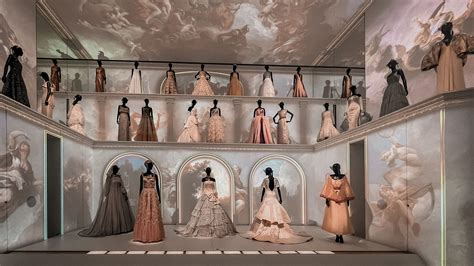 La Galerie Dior in Paris eine Hommage an den Meister der Träume