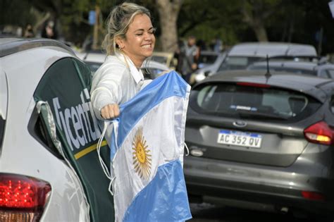 Banderazos de protesta en Rosario y en todo el país en defensa de la