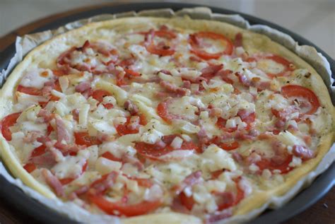 Tarte Fine Tomate Mozzarella Oignons Et Lardons Au Petit Gargouillis