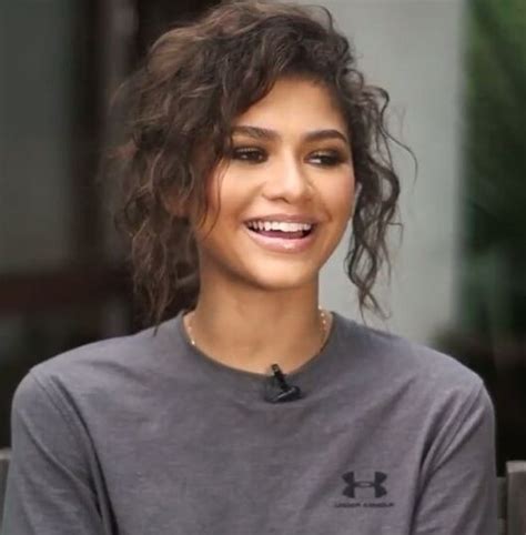 30 Best Zendaya Natural Hair Women Haircuts 2025