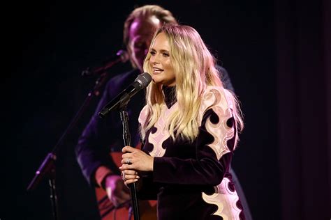 Miranda Lambert Offers Heartfelt 'Settling Down' at 2020 CMAs