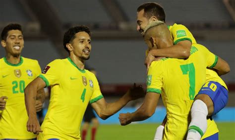 Brasil vence Uruguai e segue 100 nas eliminatórias da Copa do Mundo