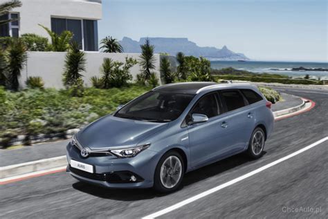 Toyota Auris II FL 1 4 D 4D 90 KM 2019 kombi skrzynia ręczna napęd