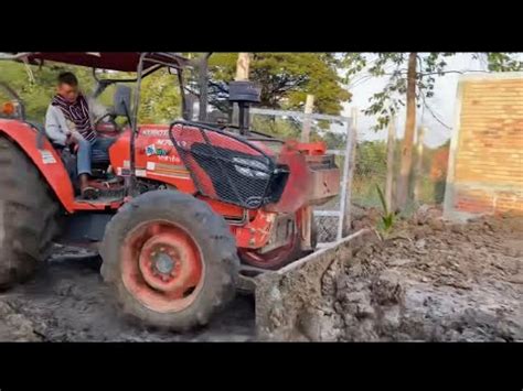 Wow Good Tractor Kubota M Working Strong Er Push The Fierce Ground