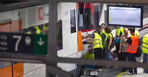 G Quinze Pessoas Ficam Feridas Em Choque De Trens Em Barcelona