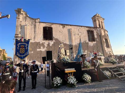 Pozzuoli Bradisismo Piovono Calcinacci Chiude La Chiesa Dellassunta