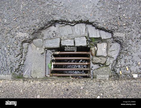 sewer grate Stock Photo: 142167658 - Alamy