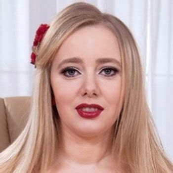 Marina Grey Babe Page Watch This Adult Model On FreeOnes