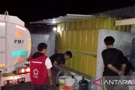 Pmi Sukabumi Mendistribusikan Ribuan Liter Air Bersih Di Daerah