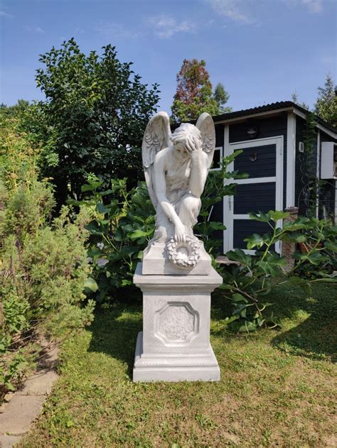 Gartenfigur Engel Kniend Mit Kranz Verschiedene Farben Engel