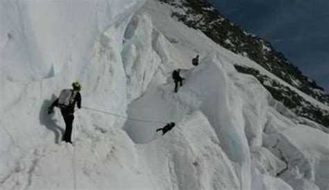 Dispersi Sul Monte Bianco Trovati Morti I Due Alpinisti Interris It