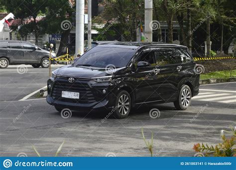 2022 Toyota Avanza Tipo 15 G Foto Editorial Imagen De Motor Toyota