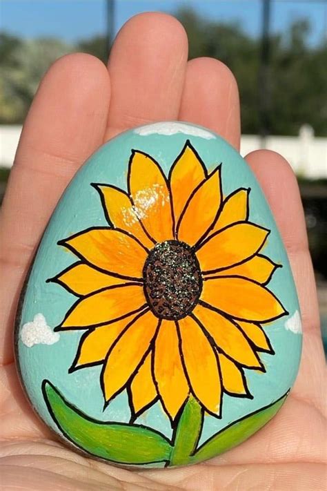 35 Super Colorful Flower Painted Rocks For Inspiration Painted Rocks