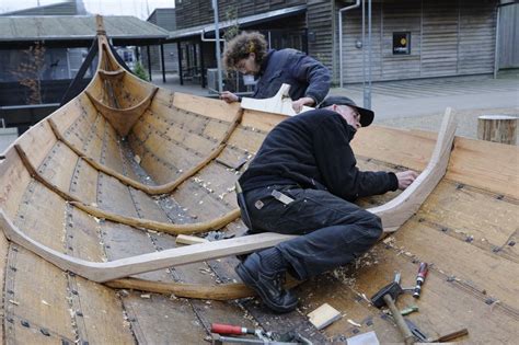 Viking ship construction - atombro