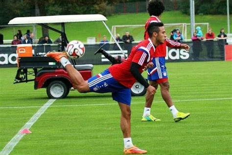 Thiago Alcantara Returns to Bayern Munich Training, Shows off His ...