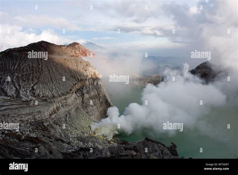 Kawak Ijen Hi Res Stock Photography And Images Alamy