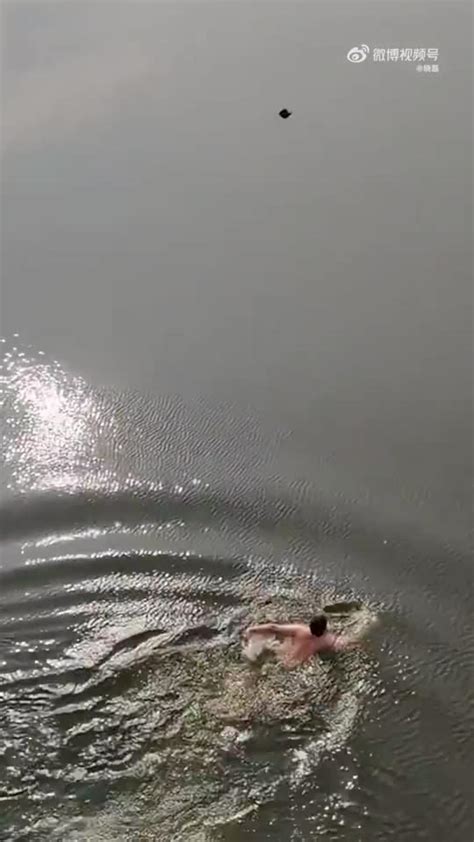 Delivery Man Saves Life - One News Page VIDEO