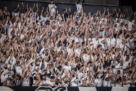 Torcida Do Santos Esgota Os Ingressos Para Jogo Contra O Ava Na Vila