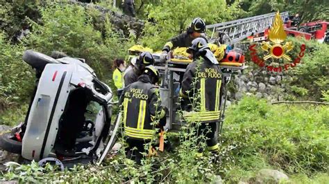 Fuori Strada Al Tornante Precipita Per 20 Metri Con Lauto Ferito Il