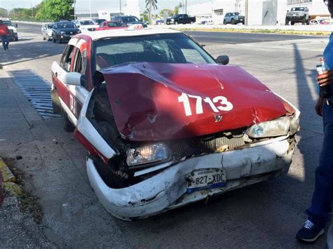 Aparatoso Choque En La Colonia Palma Sola Deja 2 Lesionados