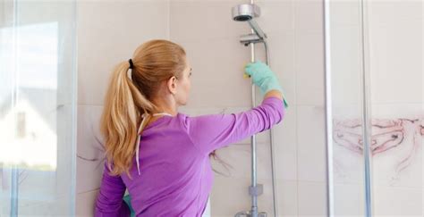 How to Clean a Fiberglass Shower in 6 Easy Steps