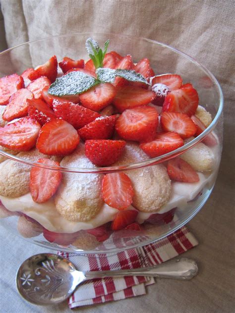 La Cuisine D Ici Et D Isca Trifle Aux Fraises