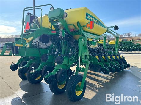 John Deere Nt Exactemerge R Planter Bigiron Auctions