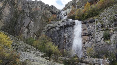 Cascada De Valverde De Los Arroyos Y La Loma De Las Piquerinas