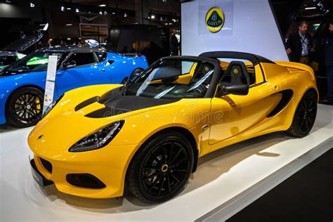 Lotus Elise Op Een Oude Racewagen In Rally Mille Miglia De