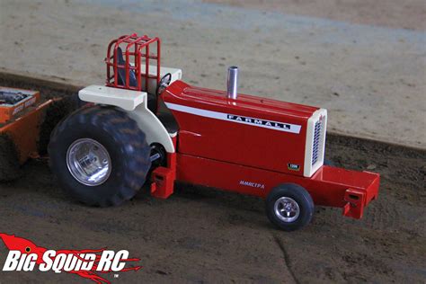 Rc Farmall Pulling Tractor Big Squid Rc Rc Car And Truck News