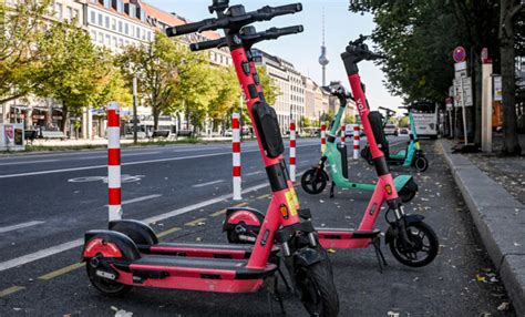 Fu G Nger Sehen E Scooter Und Radfahrer Als Sicherheitsrisiko