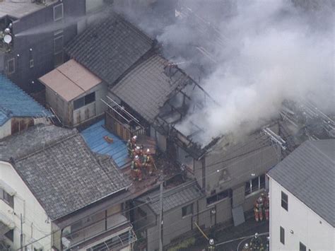 「住宅が火事」付近の住民から通報相次ぐ2階建ての住宅から出火 現在消火活動中 名古屋・昭和区 東海テレビnews