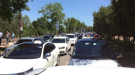 Les taxis de la Loire en colère manifestation à Saint Étienne ESSOR