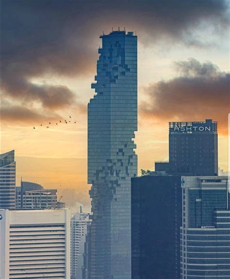 King Power Mahanakhon. The building with a glitch. (Credit - @shanepic