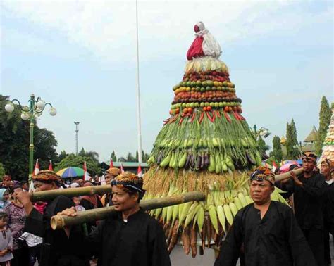 Mengenal Tradisi Sedekah Bumi Duta Damai Jawa Timur