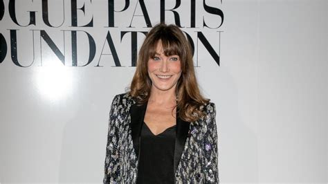 FEMME ACTUELLE Carla Bruni Sarkozy ce cliché trop craquant de sa