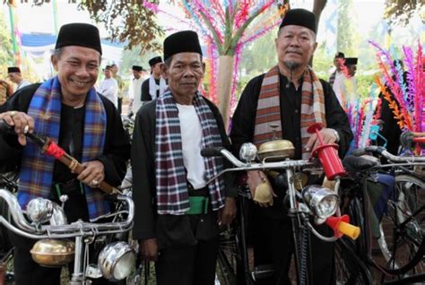 Pakaian Adat Betawi Nama Penjelasan Beserta Gambarnya