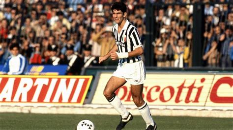 Paolo Rossi Stella Del Calcio Italiano E Campione Della Coppa Del