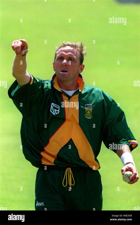 ALLAN DONALD SOUTH AFRICA & SOUTH AFRICA 17 June 1999 Stock Photo - Alamy