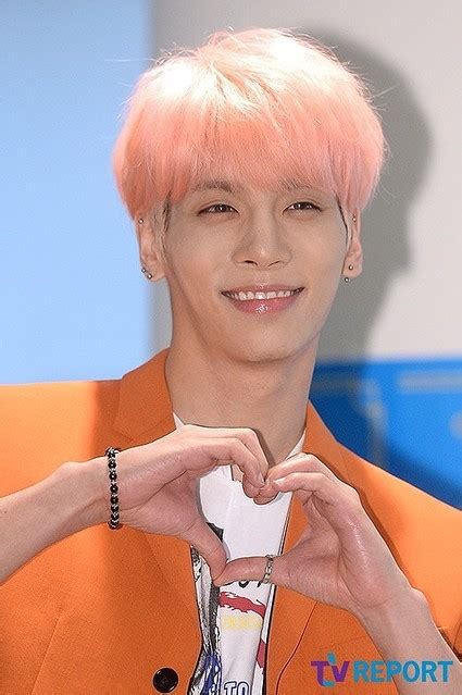 【photo】shinee ジョンヒョン、台湾の人気バラエティの撮影に参加“ハートを発射” ライブドアニュース