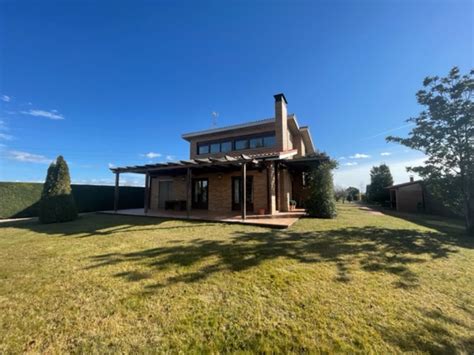 Chalet En Villamediana De Iregua De 260 M2 En Parcela De 5540 M2