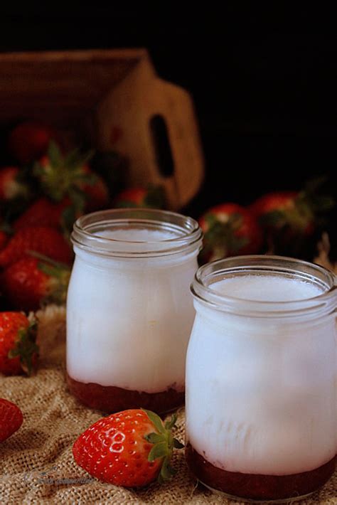 Yogurt Natural Casero Con Mermelada De Fresas Mermelada De Fresa