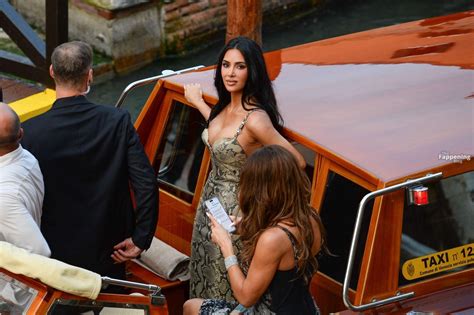 Kim Kardashian Khloé Kardashian Kourtney Kardashian kimkadarshian kimkardashian Nude