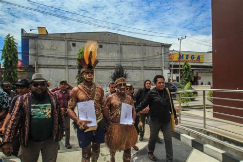 Betahita Pejuang Lingkungan Hidup Suku Awyu Ajukan Gugatan Perubahan