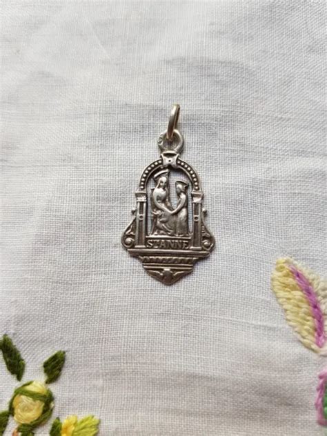 ANCIENNE MÉDAILLE RELIGIEUSE EN ARGENT MASSIF STE ANNE 26 mm N69 EUR 12