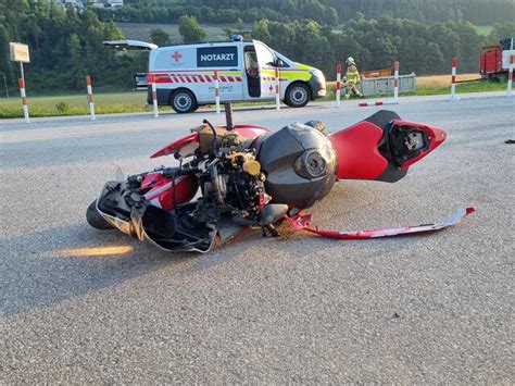 Unfall Drama Motorrad Kollidiert Mit Lkw In Fritzens Lenker Verstarb An Unfallstelle Hall Rum