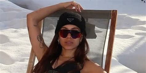 Only Anitta Would Wear A Bikini With Snow Boots To Go Skiing Yahoo