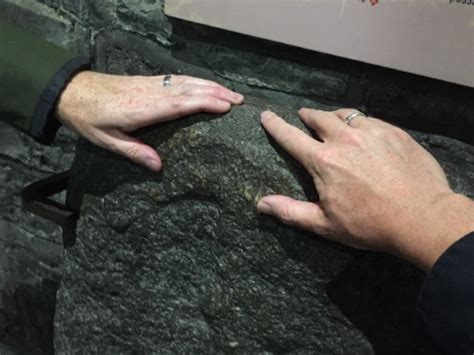 The Lucky Stone – moncaí aithreacha i Éireann