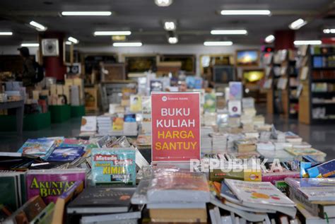 Senjakala Toko Buku Gunung Agung Republika Online