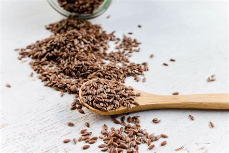 Raw Pardin Lentils In A Wooden Spoon Creative Commons Bilder